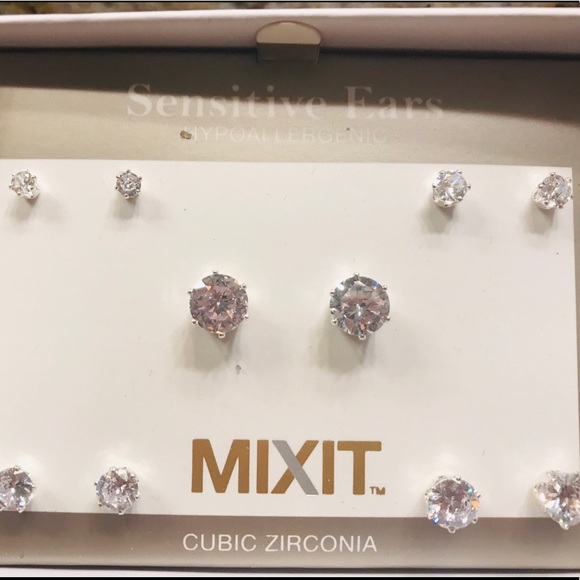 5 for $20! Set of 5 Cubic Zirconia Earrings - Picture 2 of 4